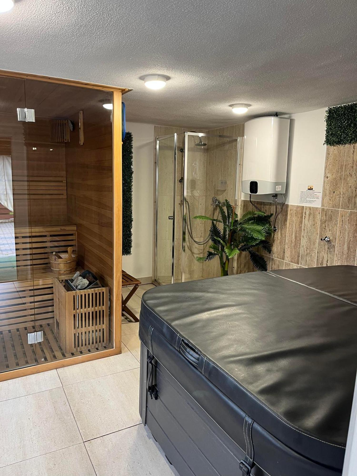 Idill Apartmanhaz B&B Tiszafüred Zewnętrze zdjęcie