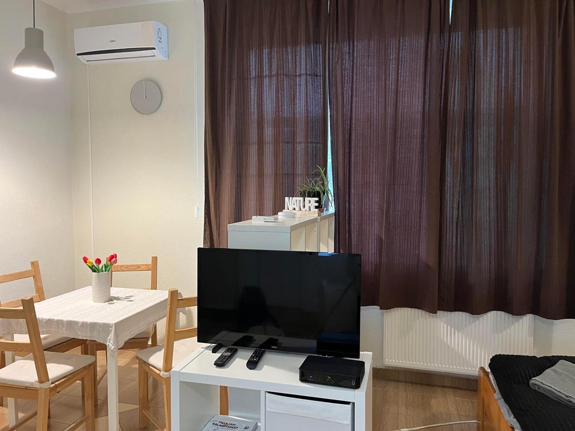 Idill Apartmanhaz B&B Tiszafüred Zewnętrze zdjęcie