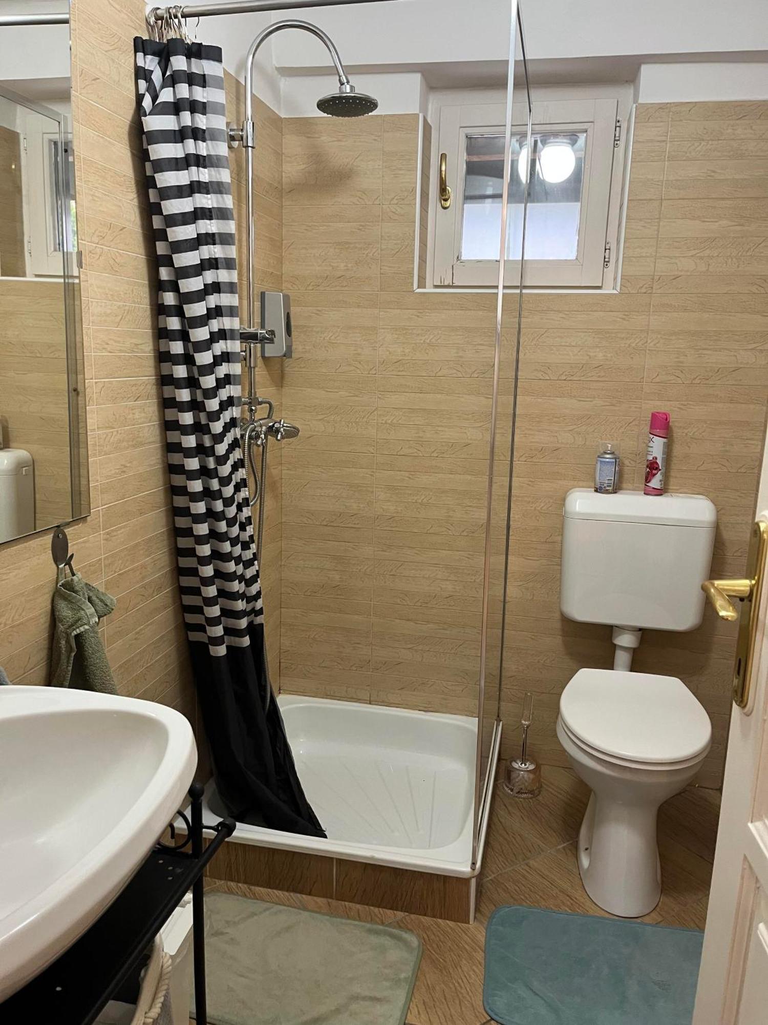 Idill Apartmanhaz B&B Tiszafüred Zewnętrze zdjęcie