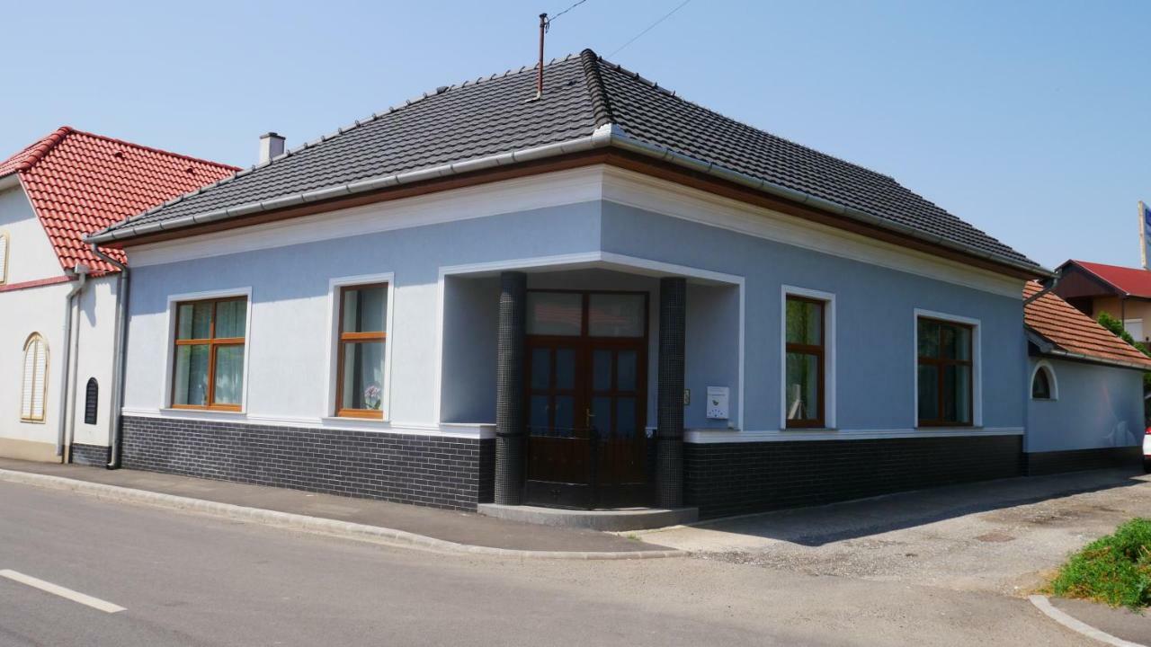 Idill Apartmanhaz B&B Tiszafüred Zewnętrze zdjęcie