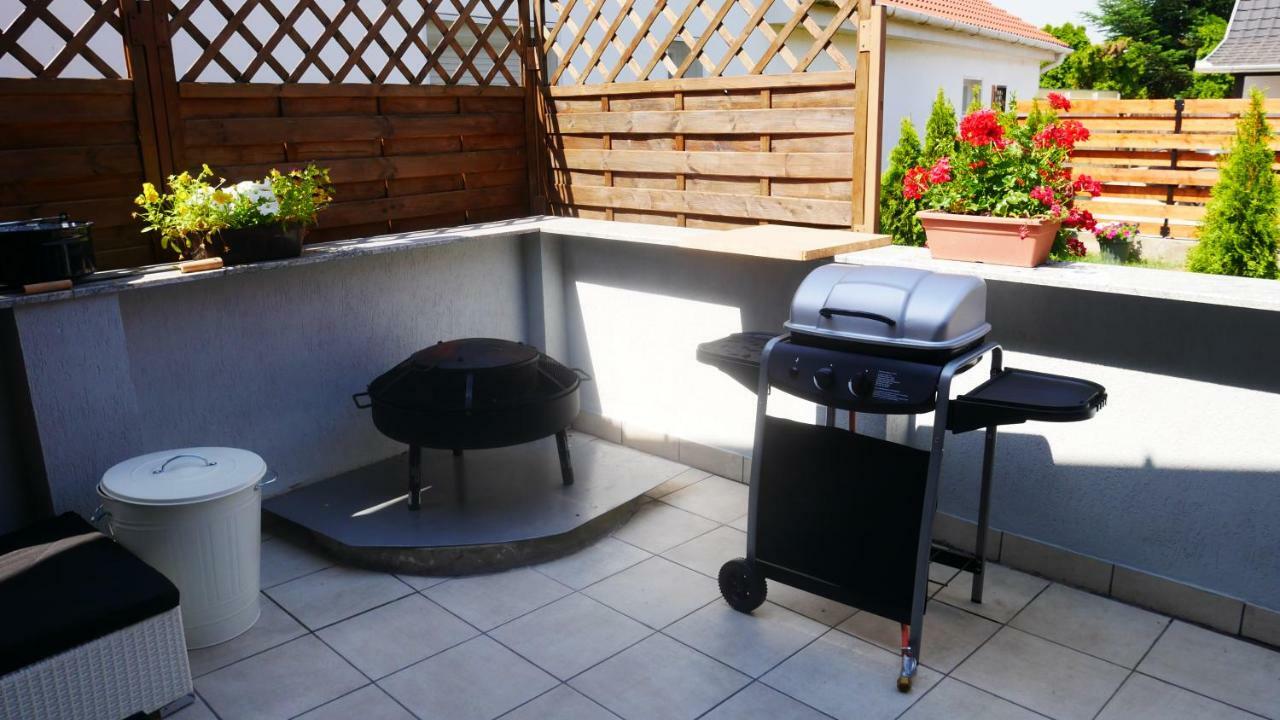 Idill Apartmanhaz B&B Tiszafüred Zewnętrze zdjęcie